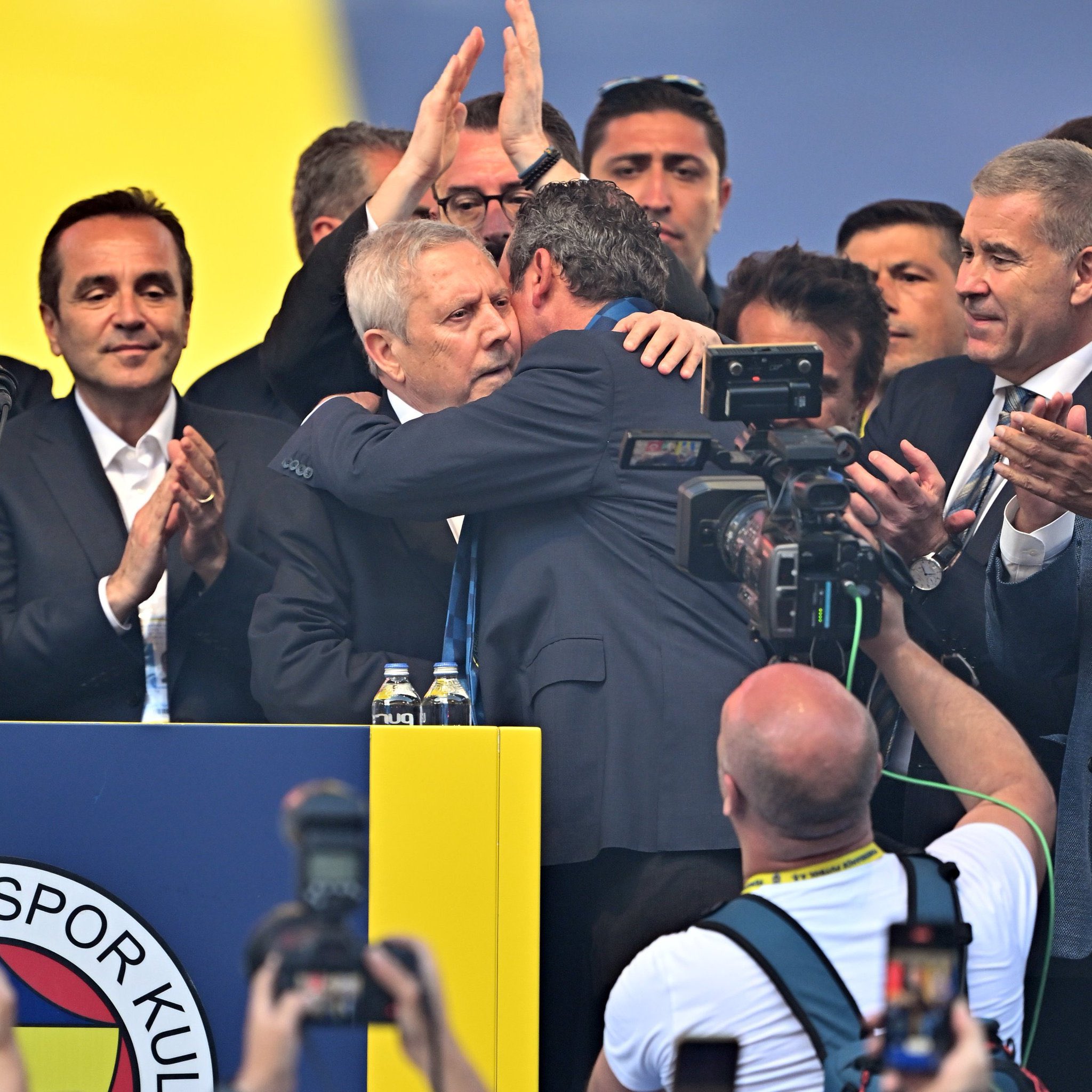 Fenerbahçe kongresi sonuçlandı.Ali Koç yeniden Başkan