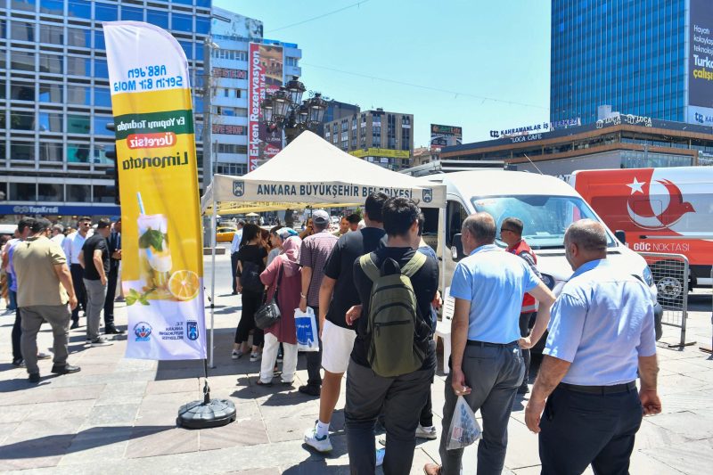 ANKARA BÜYÜKŞEHİR BELEDİYESİNDEN ÜCRETSİZ SOĞUK LİMONATA İKRAMI