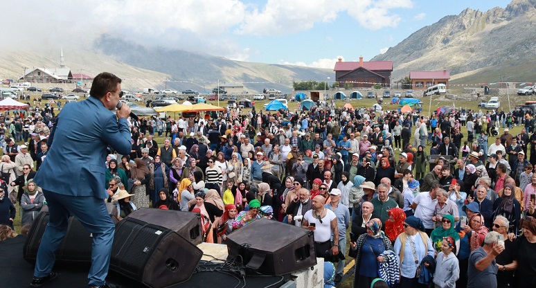 Ekşioğlu Vakfı 24. Ovit Yayla Şenlikleri’nde büyük coşku