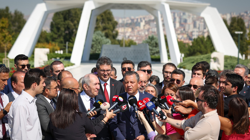 CHP Lideri Özel: Atatürk’ün Askerlerine Had Bildirmeye Çalışmak, Türkiye’nin Bugünleri ve Yarınlarını Heba Etmektir