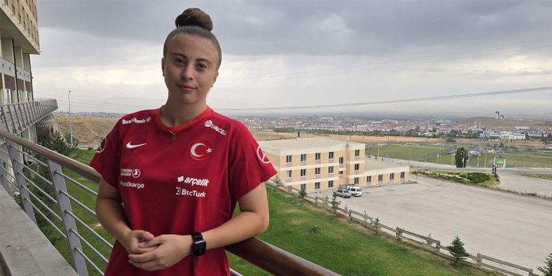 Defne Sarıoğlu: “Türkler Çok Yetenekli, Almanlar Planlı Oynuyor”