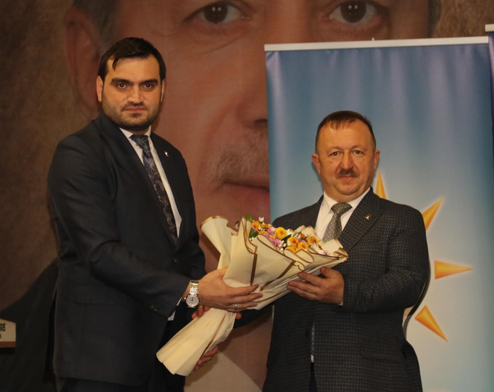 AK PARTİ KALKANDERE’DE BAYRAĞI MUSTAFA KURT DEVRALDI