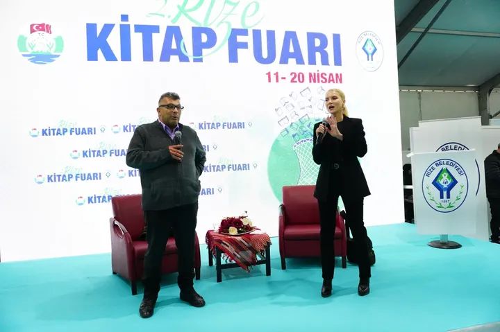 Pelin Çift ve Erhan Altunay okurlarıyla buluştu