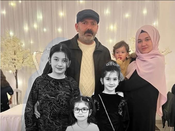 Geride Sadece Bir Aile Fotoğrafı Kaldı