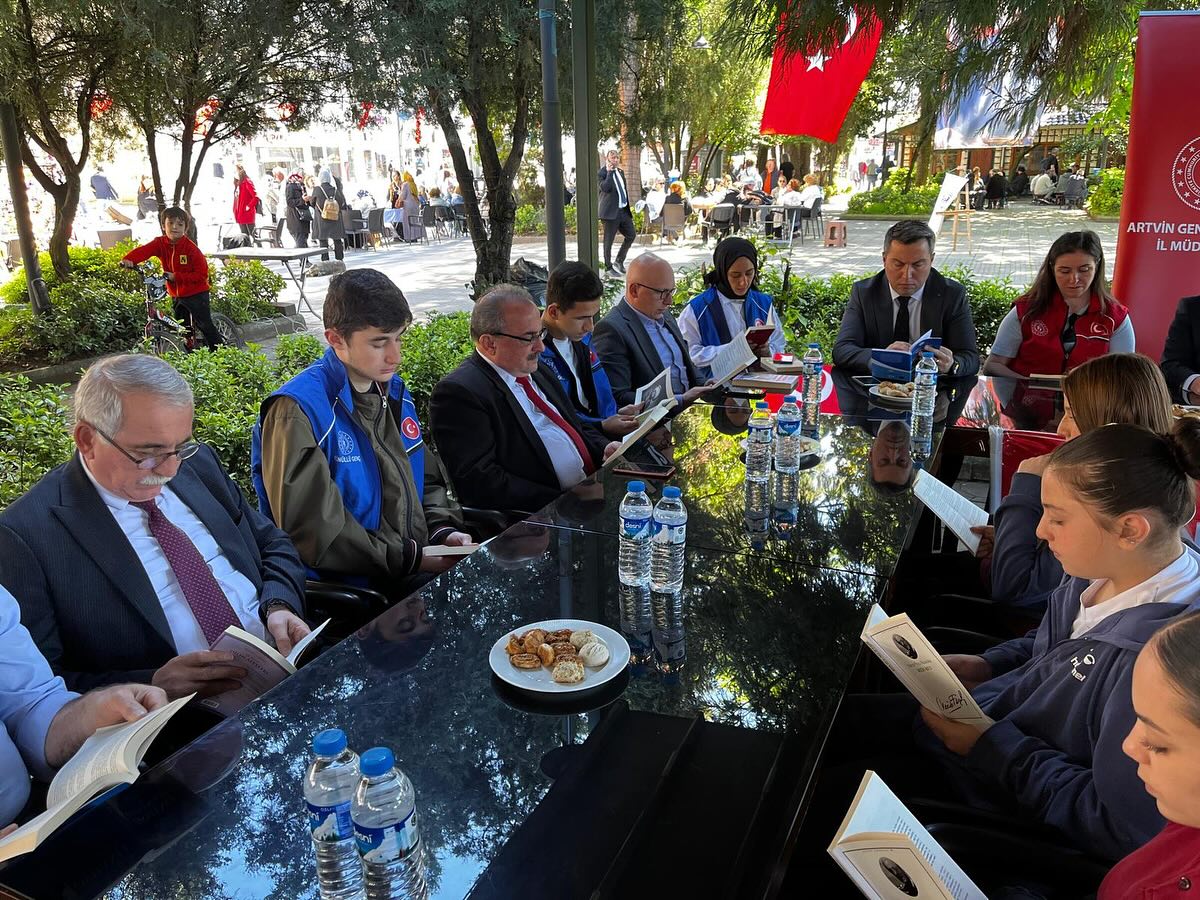 HOPA’DA 19 MAYIS KİTAP OKUMA ETKİNLİĞİ GERÇEKLEŞTİRİLDİ