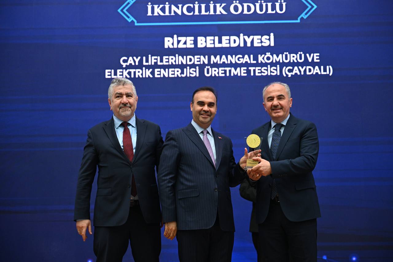 RİZE BELEDİYESİ ÇAY LİFİNDEN MANGAL KÖMÜRÜ VE ENERJİ ÜRETİM TESİSİ’NE ÖDÜL