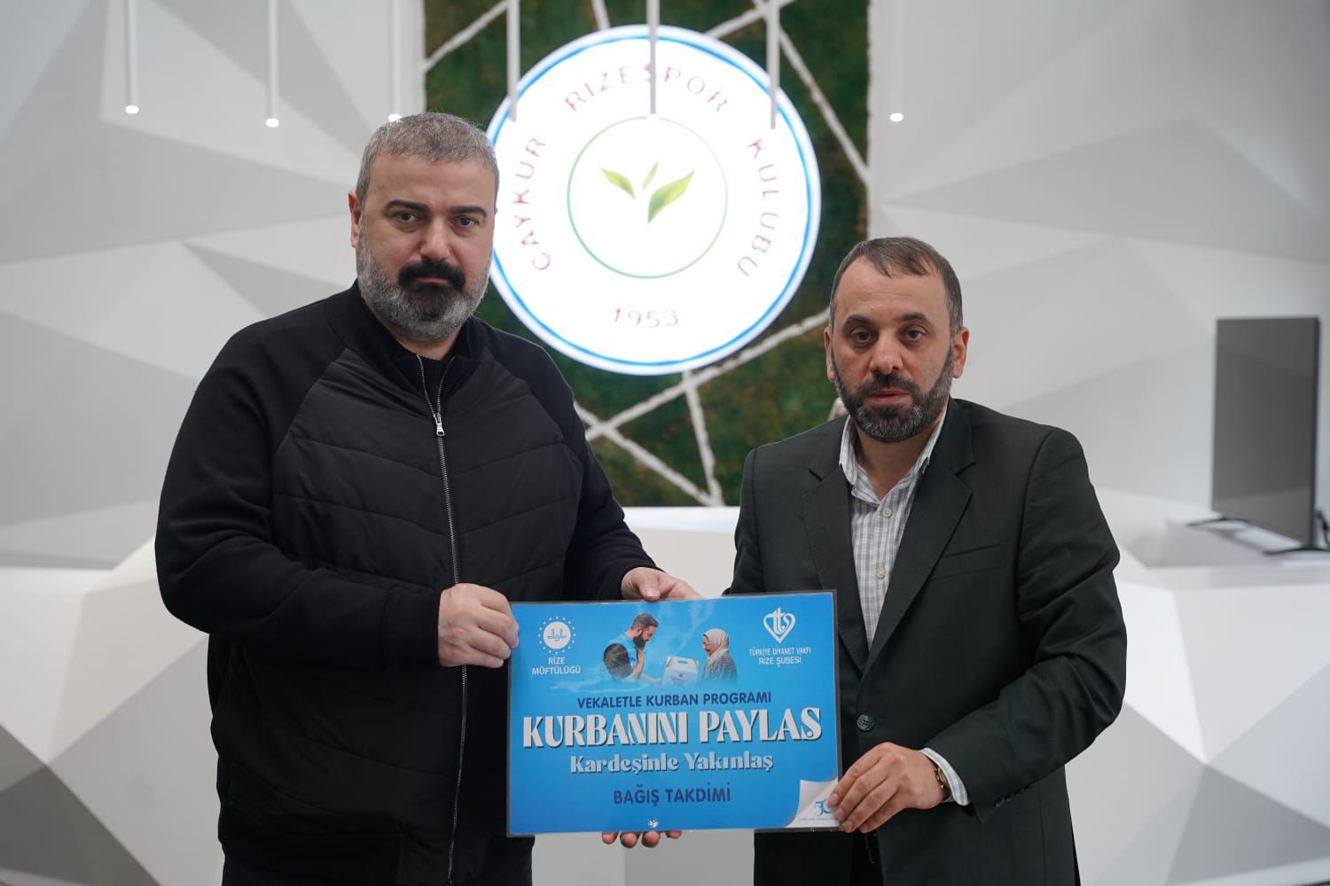 Çaykur Rizespor Kulüp Başkanı İbrahim Turgut’tan Türkiye Diyanet Vakfı’na kurban bağışı*