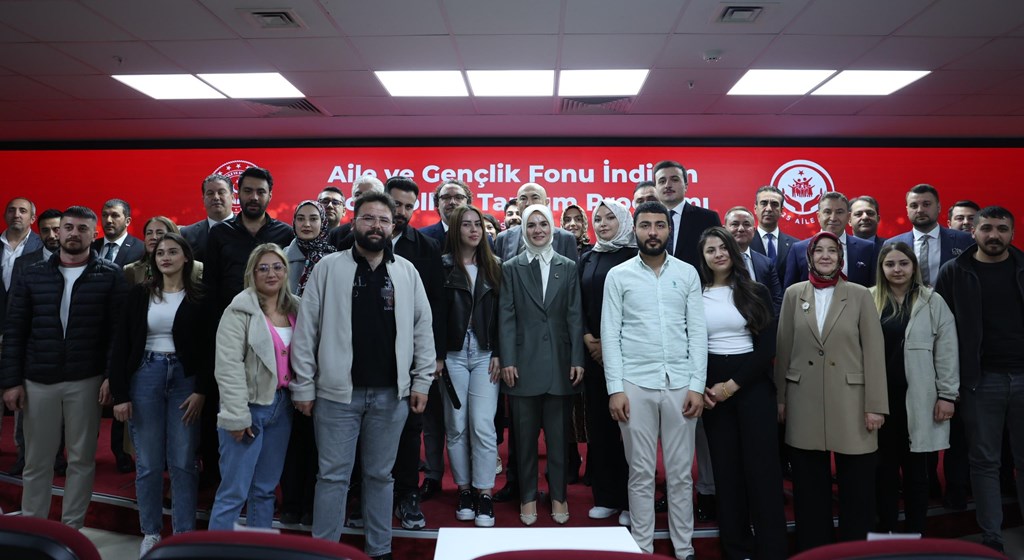 Aile ve Sosyal Hizmetler Bakanı Göktaş, evlenecek gençlere sağlanacak yeni indirimleri açıkladı
