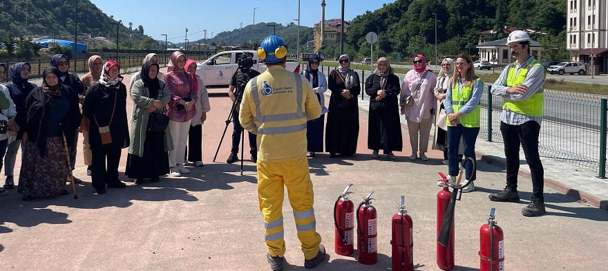 Çayeli Bakır, Madenli Kadınlarına Yangınla Mücadele Eğitimi Verdi