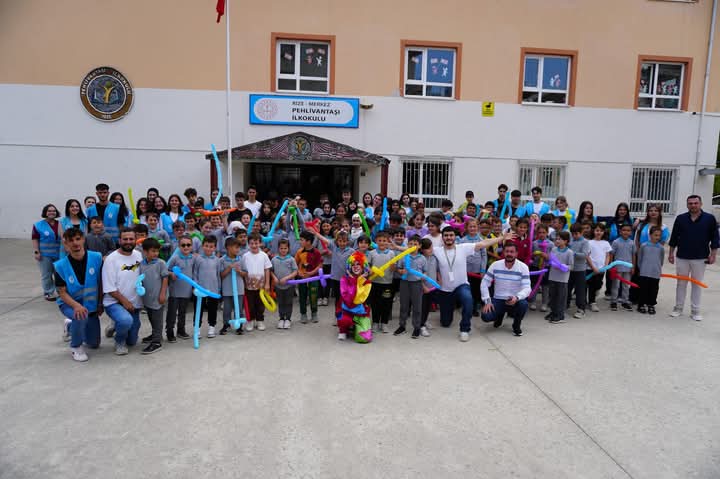 “Minik Yürekler Kocaman Gülüşler”