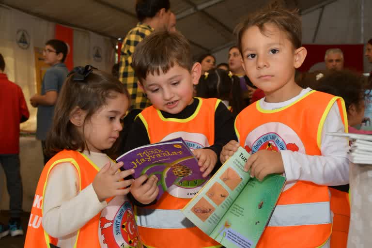 Artvin Belediyesi olarak düzenlenen 3. Artvin Kitap Günleri, coşkulu geçti.