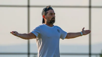 Çaykur Rizespor’da teknik direktör İlhan Palut üzerine tartışmalar yeniden alevlendi.