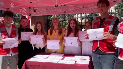 CHP Trabzon lise örgütlenmesi Halk-Lis, sahte diploma skandalına tepki göstermek