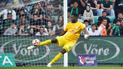 Çaykur Rizespor’un Fildişi Sahilli milli kalecisi Yahia Fofana, son haftalardaki