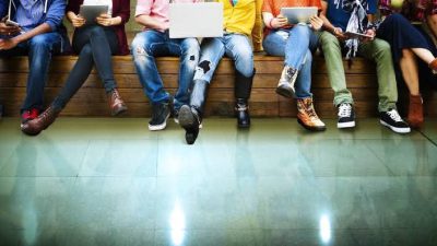 Adnan ONAY Geçenlerde arkadaşlarla sohbet ederken konu gelip bizim kuşakla,