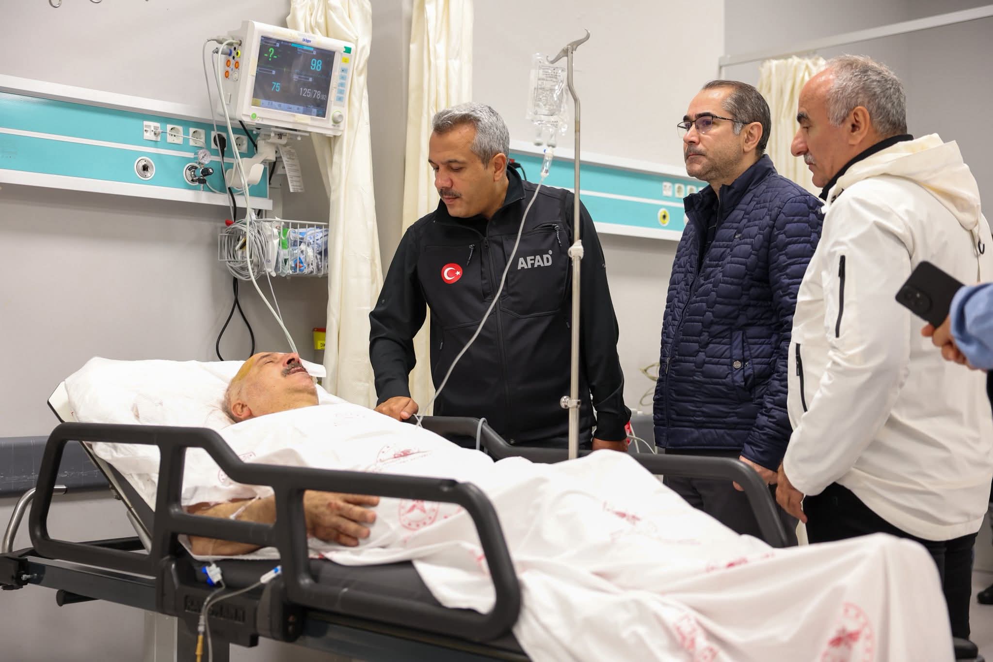 Vali İhsan Selim Baydaş, dün gece Kalkandere-İkizdere yolu üzerinde seyir
