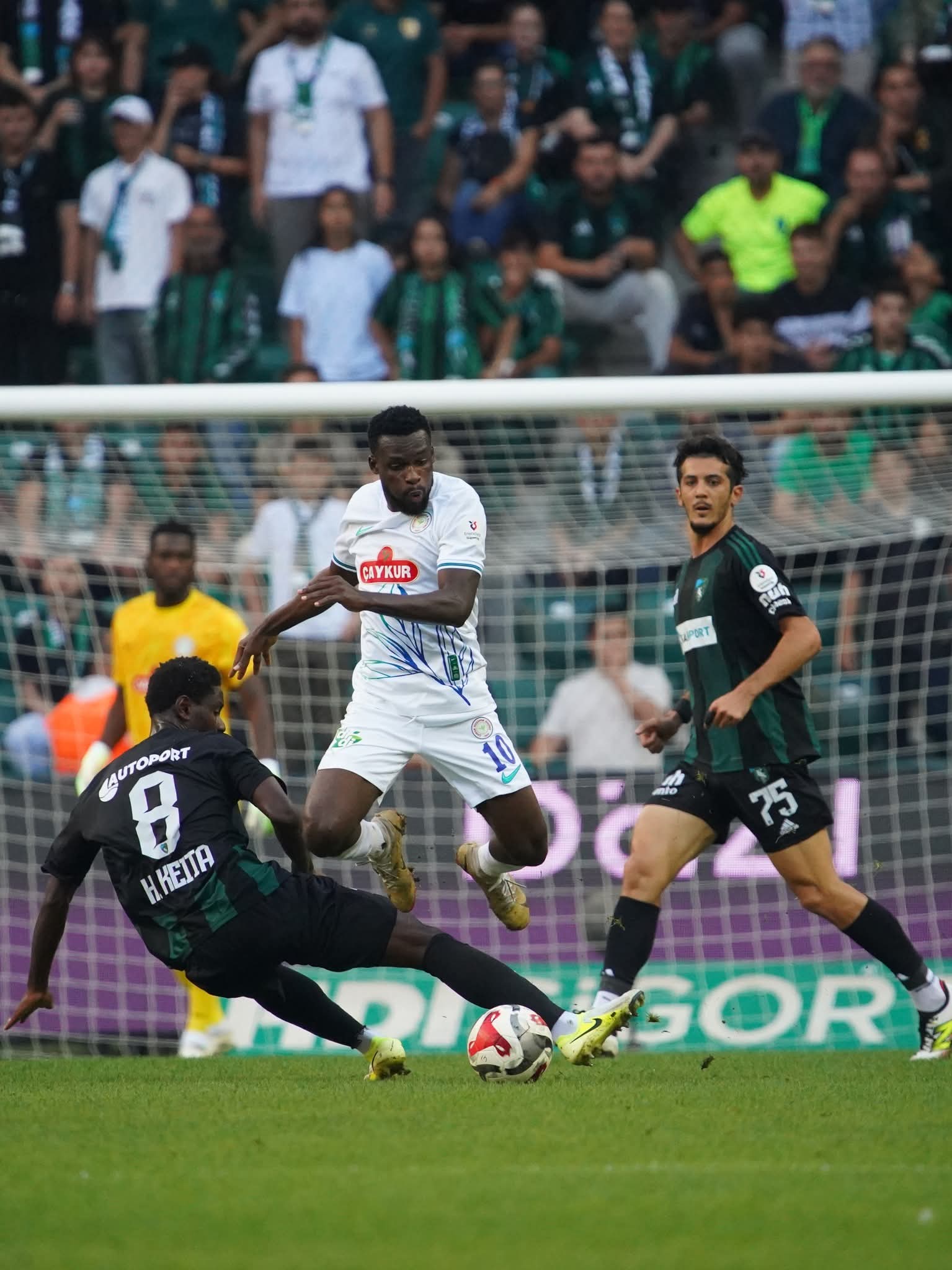Trendyol Süper Lig’in 6. haftasında Kocaelispor deplasmanından 1-1'lik sonuçla dönüyor.