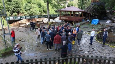 Heyet, bölgede yürütülen müdahale ve iyileştirme faaliyetlerini yerinde gözlemleyerek yetkililerden