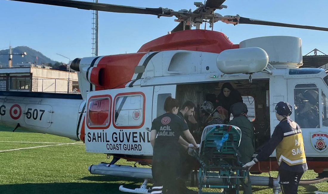 Artvin’in Borçka ilçesinde meydana gelen sel felaketi nedeniyle kara yolu