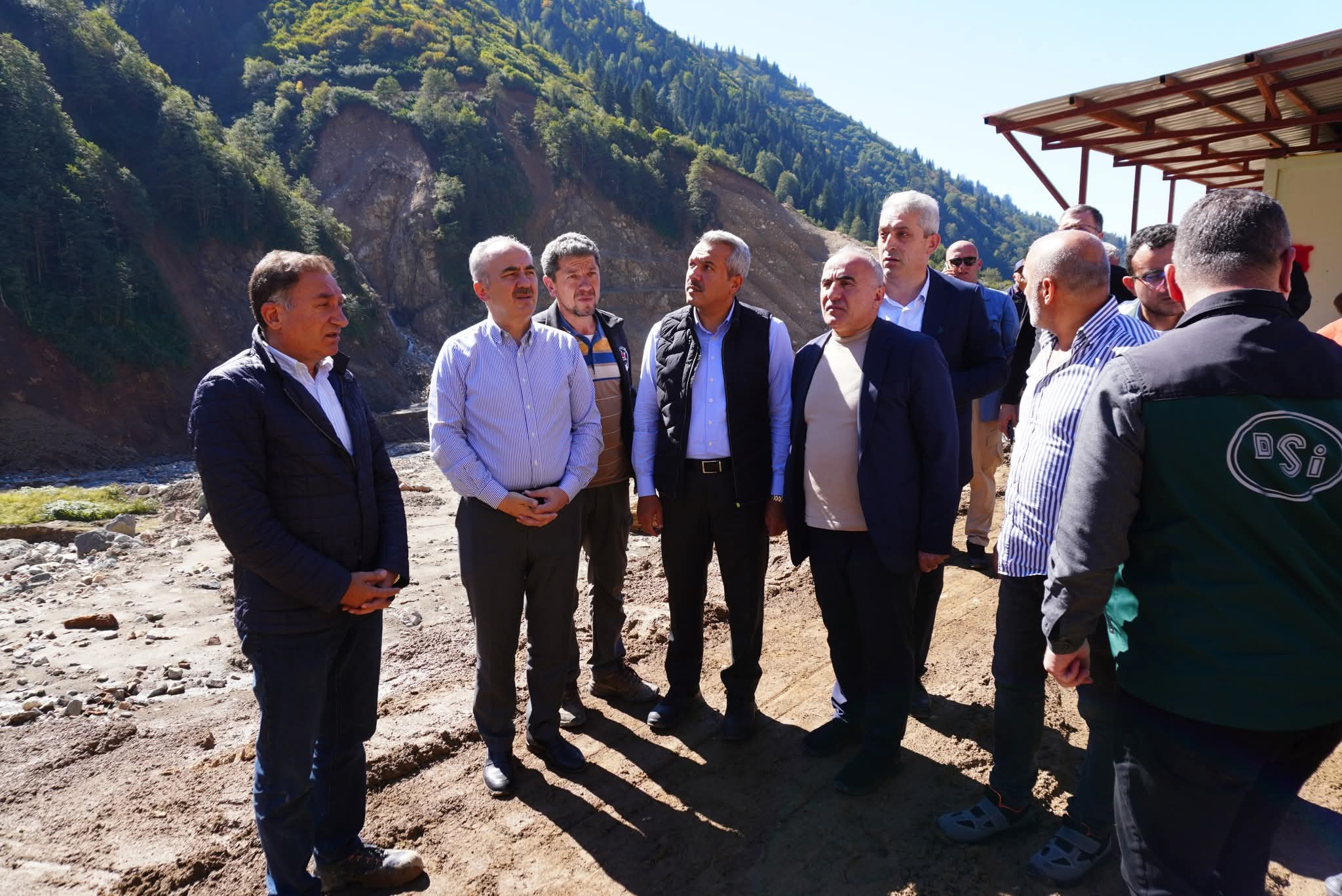 Rize Belediye Başkanı Rahmi Metin, beraberinde Rize Valisi İhsan Selim