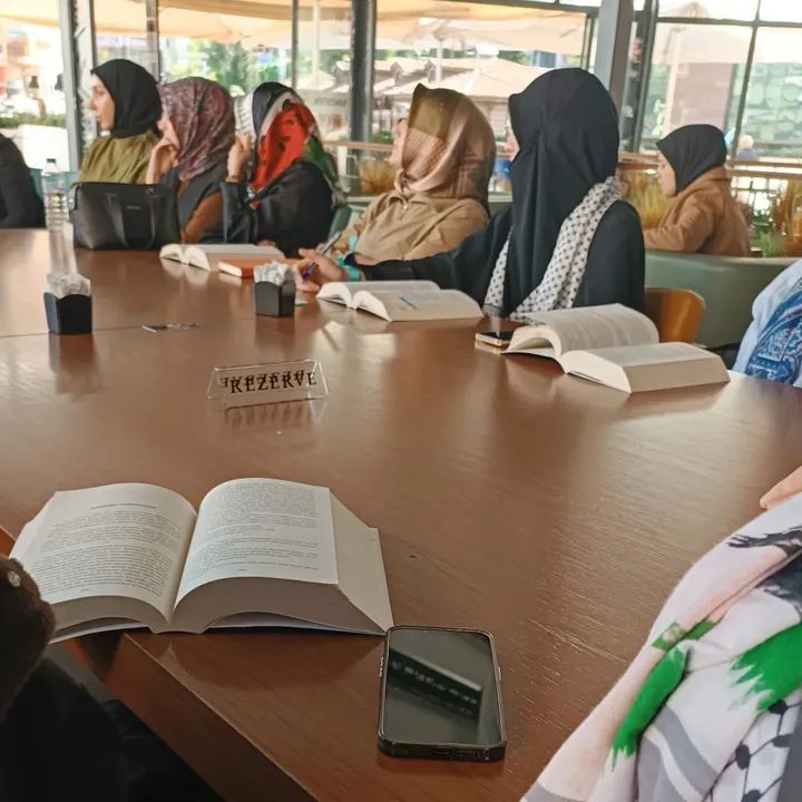 Kitap ve Muhabbet buluşmalarında bu ay, katılımcılar 1900’lü yılların başlarına