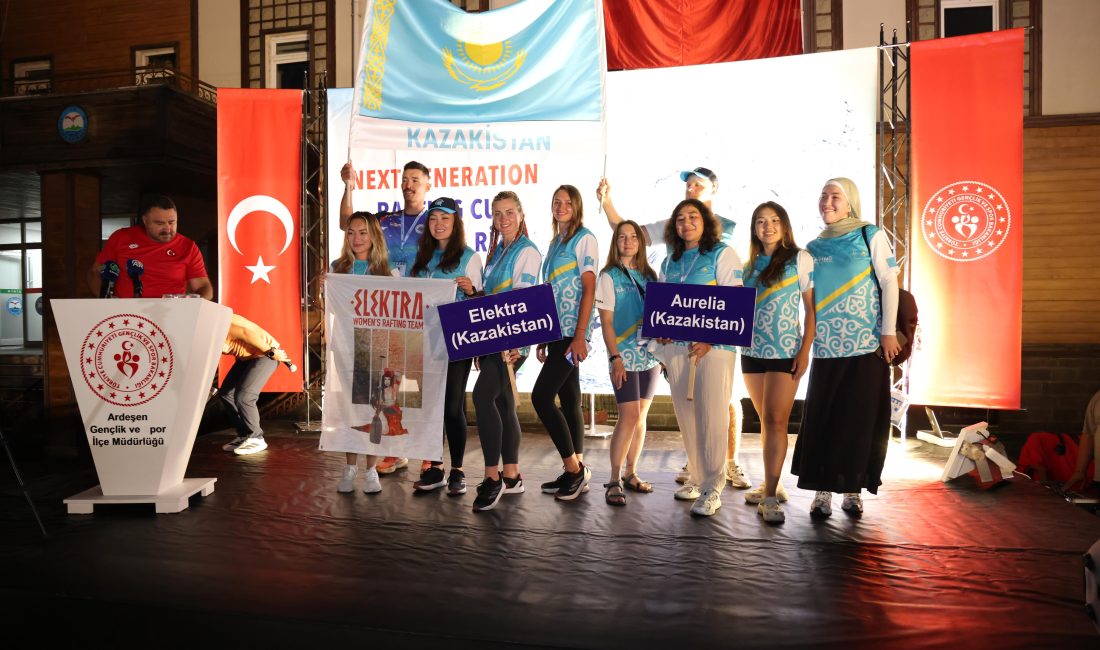 Rize’nin Ardeşen ilçesinde, Vali Recep Yazıcıoğlu Rafting Parkuru’nda düzenlenen Rafting