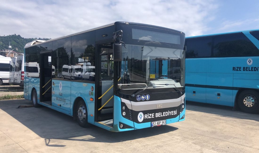 Rize Belediyesi, okulların açılmasıyla birlikte Rize–Trabzon otobüs sefer saatlerinde düzenlemeye
