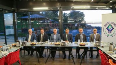 Rize Lisesi Mezunları ve öğretmenleri Belediye Başkanı Rahmi Metin’in katkısıyla