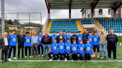 Kalkandere Ziraat Odası Başkanı Niyazi Kabaoğlu ve yönetimi Kalkanderespor alt