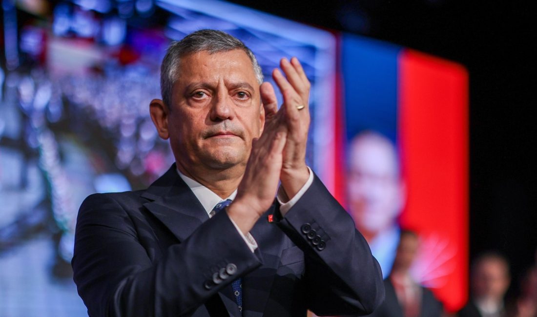 CHP Genel Başkanı Özgür Özel, 835 geçerli oyun tamamını alarak