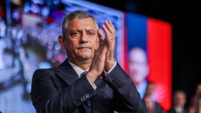 CHP Genel Başkanı Özgür Özel, 835 geçerli oyun tamamını alarak