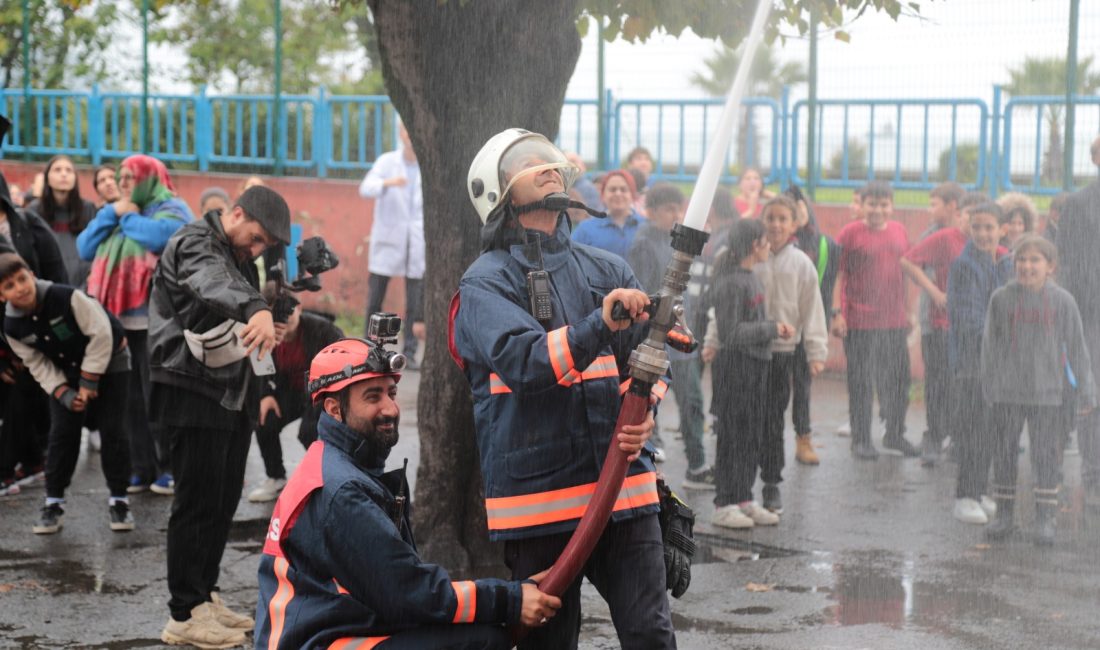 HOPA’DA AFET RİSKLERİNİN AZALTILMASI GÜNÜNDE TATBİKAT GERÇEKLEŞTİRİLDİ Hopa’da Afet Risklerinin Azaltılması Günü Kapsamında Yavuz Selim Ortaokulu’nda Tatbikat
