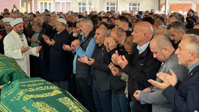 Çaykur ailesi üyelerinden Okutan kardeşler, anneleri Emine Okutan’ın vefatıyla büyük