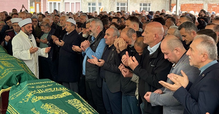 Okutan Kardeşlerin Acı Günü: Anneleri Emine Okutan Vefat Etti Çaykur ailesi üyelerinden Okutan kardeşler, anneleri Emine Okutan’ın vefatıyla büyük