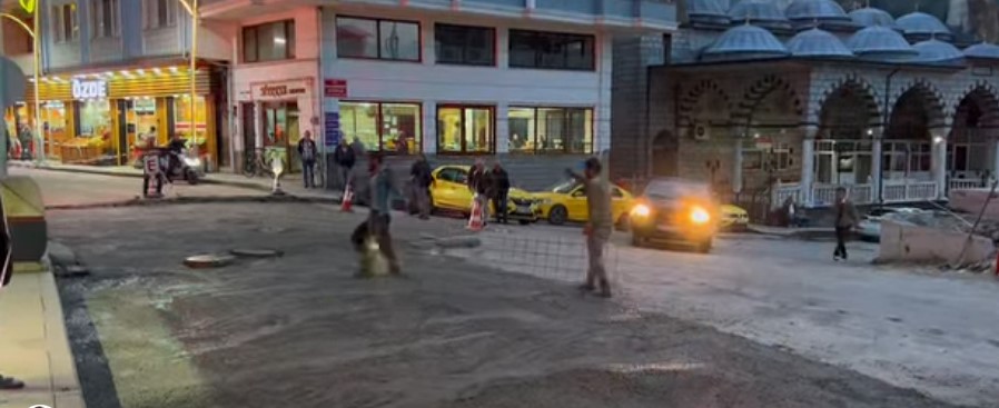 Başkan Mehmet Yılmaz’ dan Rahatsızlık Duyarlılığı . Kalkandere Belediye Başkanı Mehmet Yılmaz, ilçede yürütülen altyapı ve üstyapı