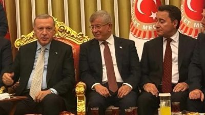 Makale:ADNAN ONAY   Türkiye’de siyaset öngörülemez bir yapılanmaya sahip. Bir