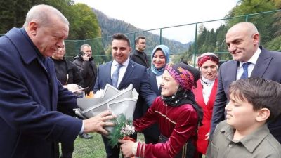 Ayder Yaylası’nda hemşehrileriyle bir araya gelen Cumhurbaşkanı Recep Tayyip Erdoğan,