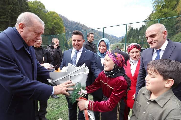 Ayder Yaylası’nda hemşehrileriyle bir araya gelen Cumhurbaşkanı Recep Tayyip Erdoğan,