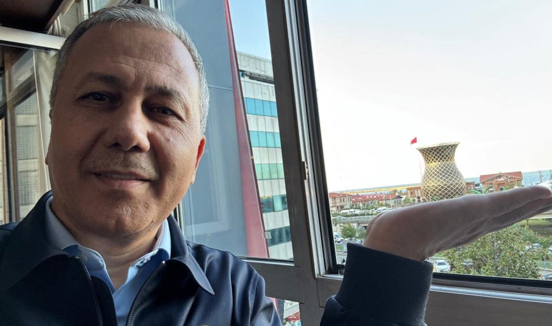 Rize'nin simgesi olan 29 metrelik dev çay bardağı, turistlerin ilgisini