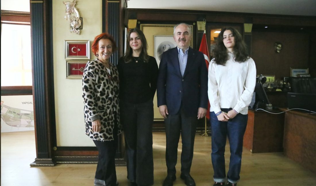 Merhum Başkan Ekrem Orhon’un Kızı ve Torunlarından Başkan Metin’e Ziyaret Rize Belediye eski Başkanı merhum Ekrem Orhon'un kızı, eğitimci Çayhan