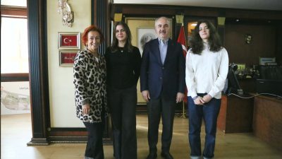 Rize Belediye eski Başkanı merhum Ekrem Orhon'un kızı, eğitimci Çayhan