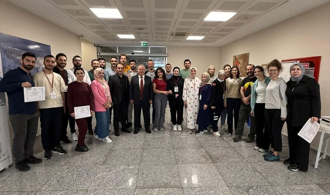 Acil Sağlık Hizmetleri İstasyonları ve hastanelerde görev yapan personellere “Hizmet İçi Eğitimler verilmeye devam ediliyor İl Ambulans Servisi Başhekimliğine bağlı olarak hizmet veren Acil Sağlık