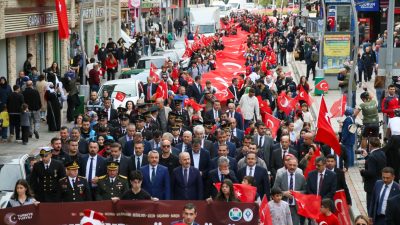 Cumhuriyet’in 102. yıl dönümü kutlamaları kapsamında, 100 metrelik dev Türk