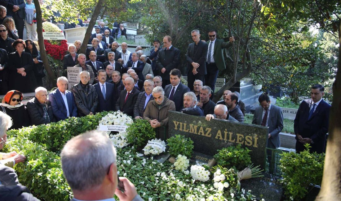 MERHUM BAŞBAKAN AHMET MESUT YILMAZ VEFATININ 5. YILINDAN MEZARI BAŞINDA