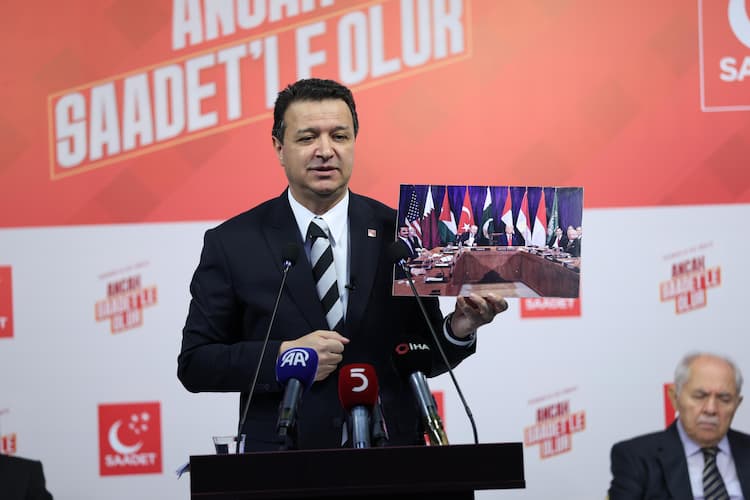 Saadet Partisi Genel Başkanı Mahmut Arıkan, partisin genel merkezinde düzenlenen