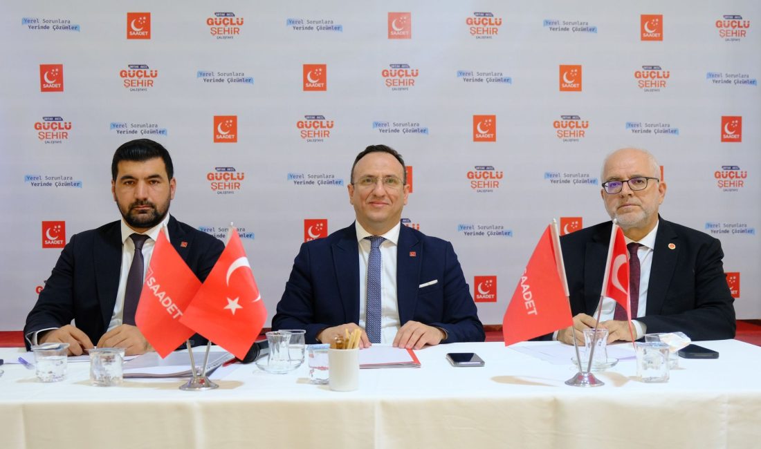 Mardin’de düzenlenen “Ortak Akıl, Güçlü Şehir Çalıştayı”na katıldı. Akademisyenler, sivil