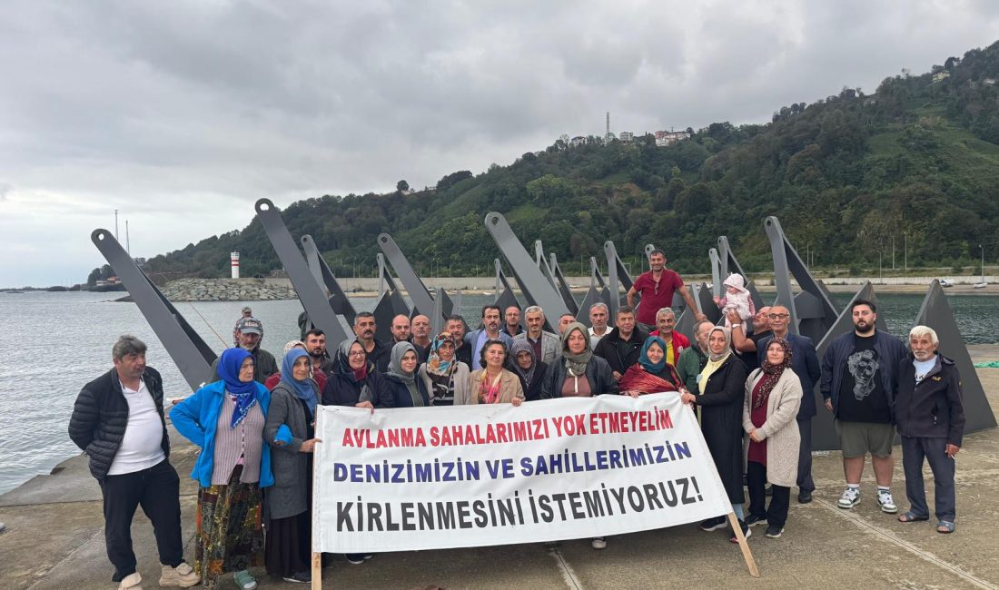 Rizenin Pazar ilçesine bağlı Zelek köyünde “Kafes balıkçılığına hayır” diyerek