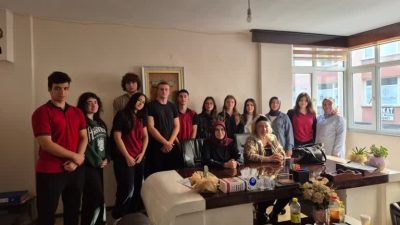 Rize Sosyal Bilimler Lisesi 12.sınıf öğrencileri Öner Hukuk Bürosunu ziyaret
