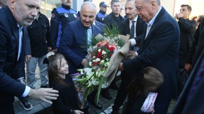 Bir dizi ziyaretlerde bulunmak ve toplu açılış törenine katılmak üzere