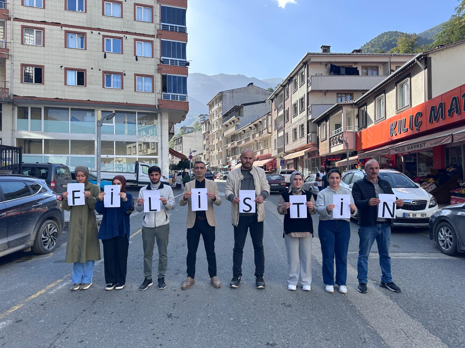 İsrail tarafından Gazze’de yapılan haksız katliamlara İkizdere ilçesinde tepkiler gösterildi.